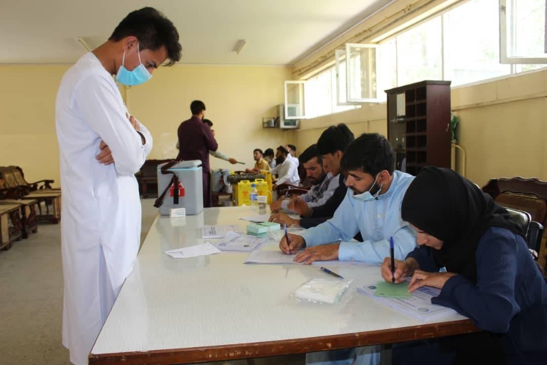 تطبیق برنامه واکسین کرونا (کووید 19) در پوهنتون علوم طبی کابل ابوعلی ابن‌سینا