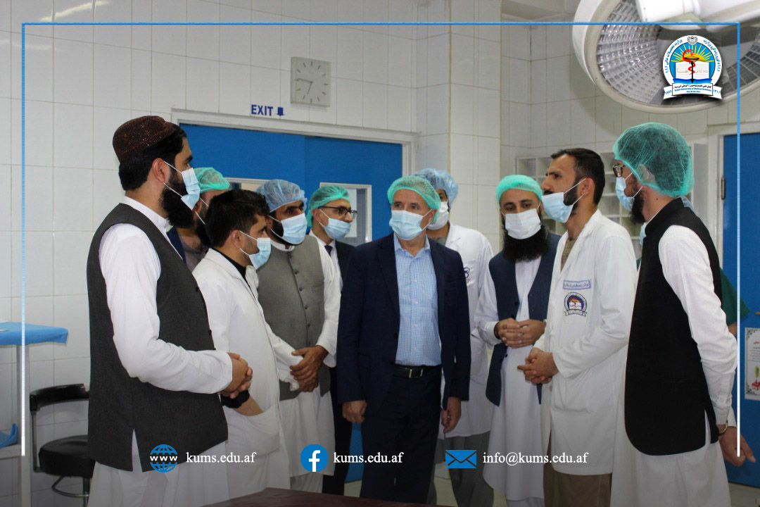 د EruAsia Heart Foundation او سویس کراس موسسو ګډ هیأت د ICRC (سره صلیب نړیوالې مؤسسې) په همکارۍ د کابل طبي علومو پوهنتون اړوند د سینې، زړه او رګونو ناروغیو له انسټیټیوت او میوند تدریسي روغتون څخه په داسې حال کې چې د دغه پوهنتون رییس محترم پوهنیار ډاکتر فضل الرحمن رحماني هم حضور درلود لیدنه وکړه.